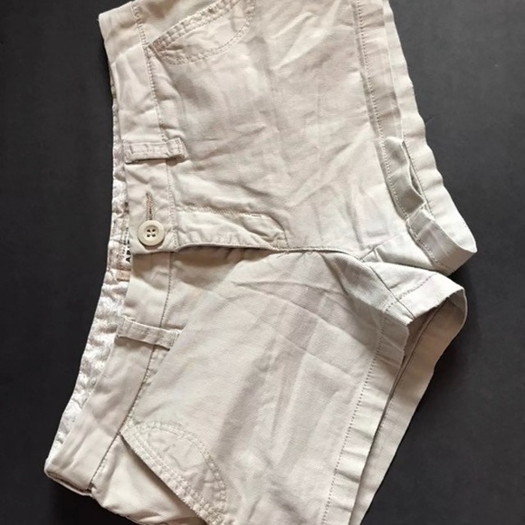 Tan Arizona shorts - Picture 1 of 3