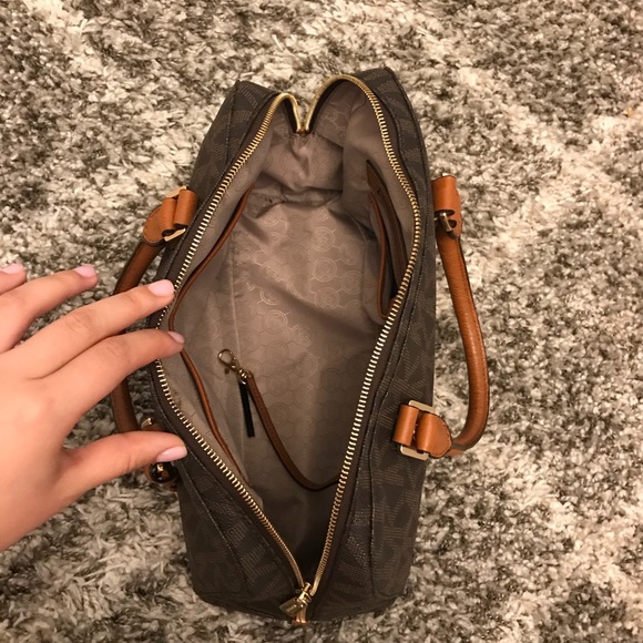 Michael Kors hand bag - Picture 3 of 4