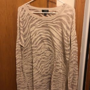 Women’s long sleeve top size XL tags still on