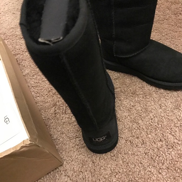 Uggs - Picture 2 of 2