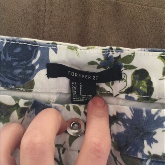 White floral pants - Picture 3 of 3