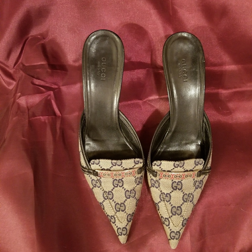 GUCCI Mules Monogram w/ Kitten Heel. Grey/Navy🦊