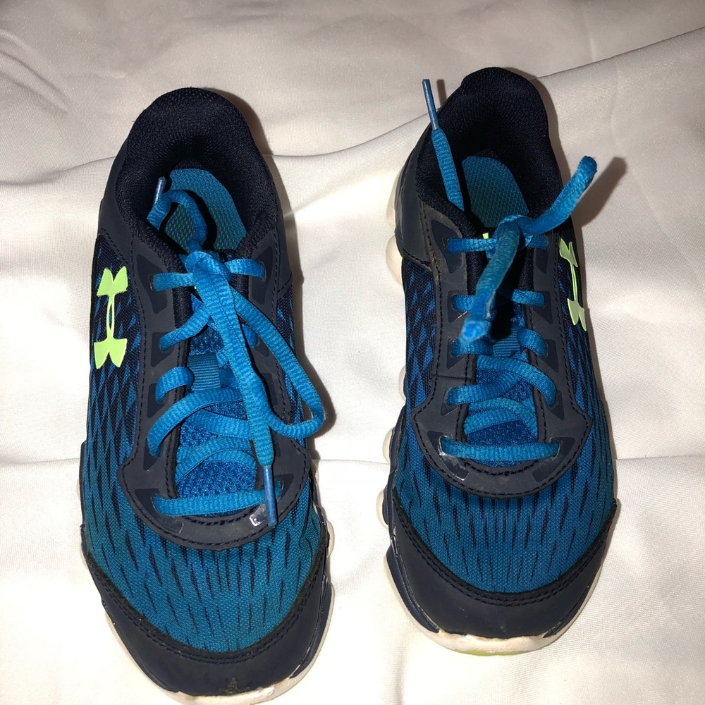 Boys Under Armour Tennis Shoes
