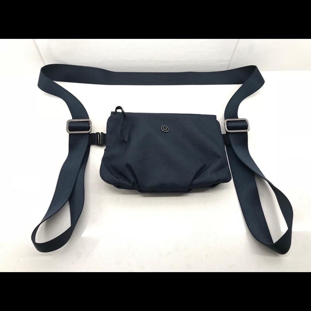 Lululemon Athletics yoga mat sling / accessory bag
