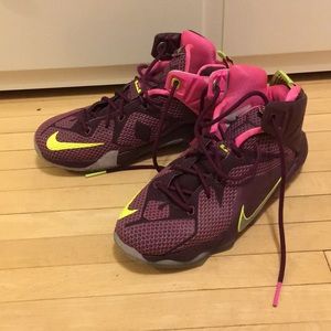 Nike LeBron James youth Basketball shoes