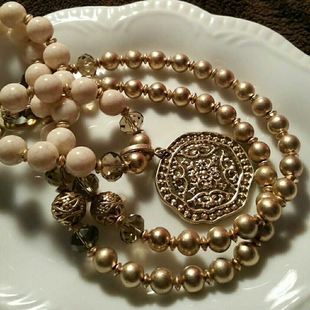 Cream and gold colored premier designs necklace