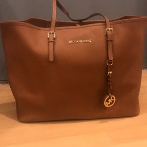 Michael Kors Jet Set Tote