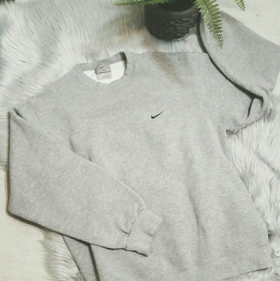 Nike Tops - ❤️Nike gray logo sweatshirt pullover hoodie ❤️