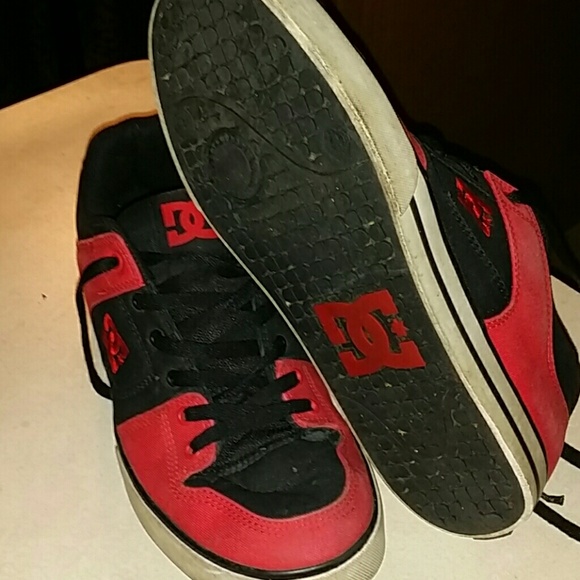 DC Shoe Co - Picture 2 of 4