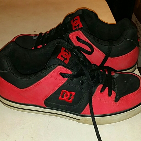 DC Shoe Co - Picture 3 of 4