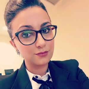 Meet your Posher, Mirela