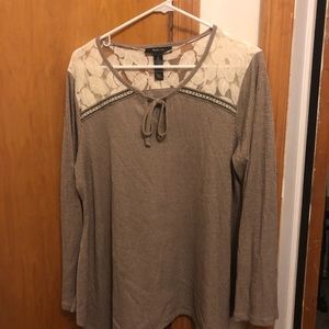Women’s long sleeve top