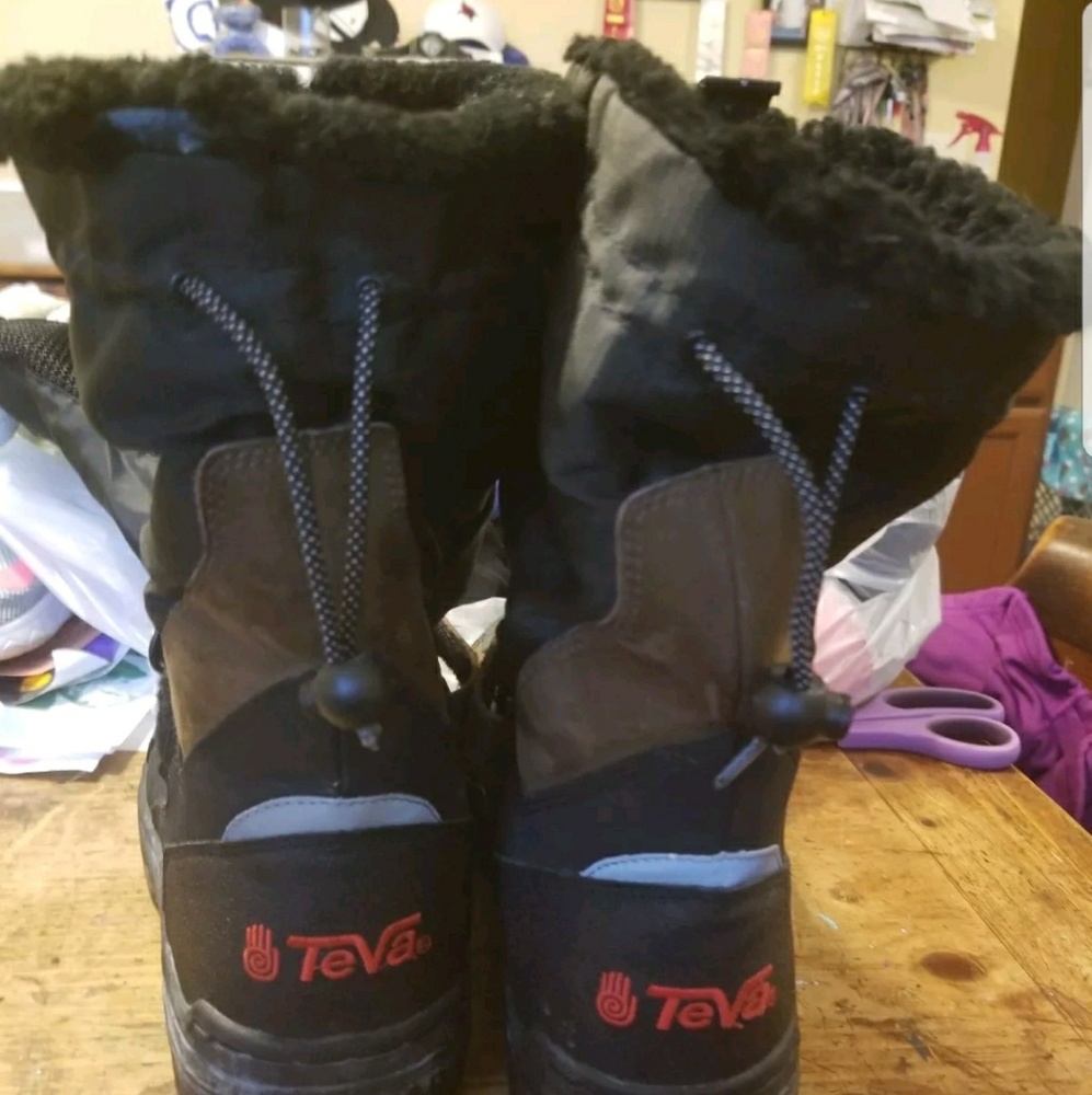 Teva mens winter boots very warm