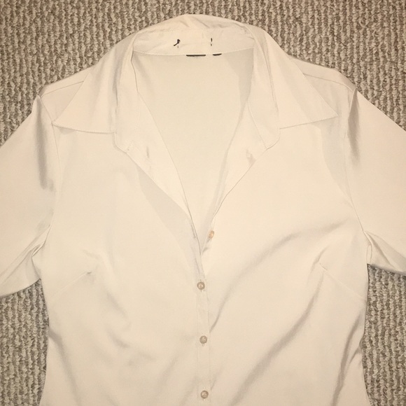 💛Fitted button down top💛 - Picture 2 of 3