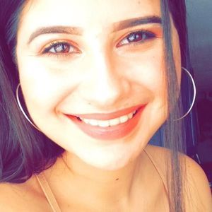 Meet your Posher, Claudia