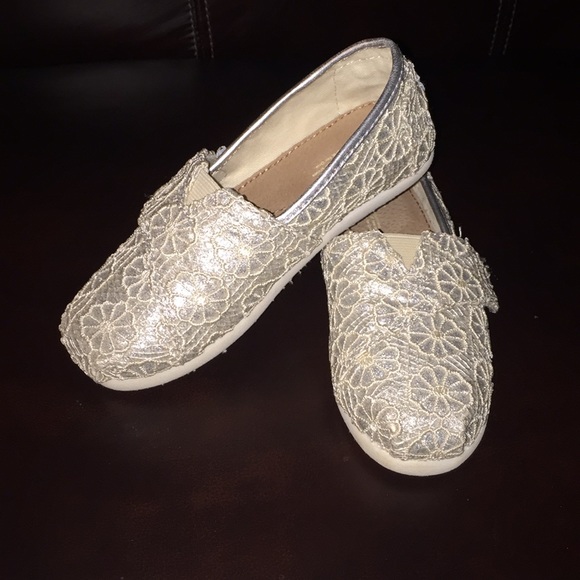 Toms Other - Toms Sparkle Lace Slip On Shoes - T 11