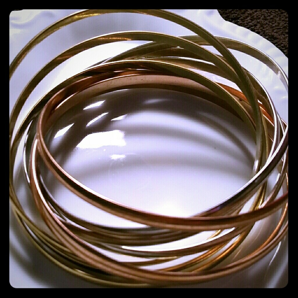 Tried color intertwined bangle bracelet