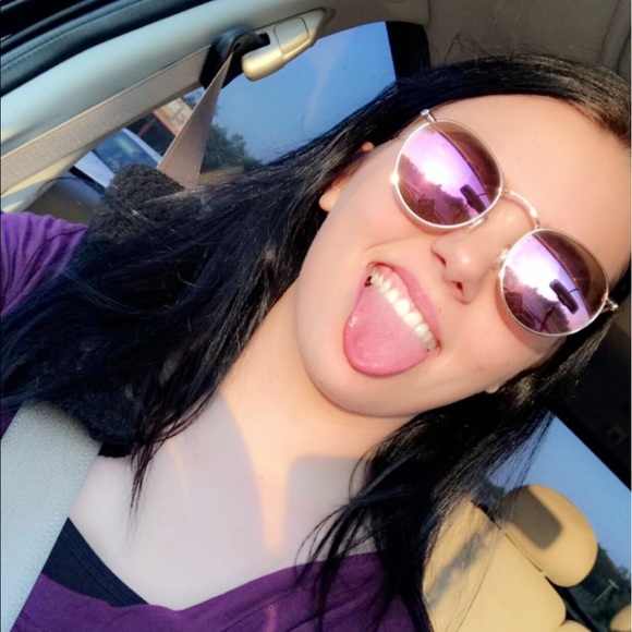 Meet your Posher, Caitlyn - Picture 1 of 1