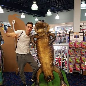 Meet your Posher, Denis