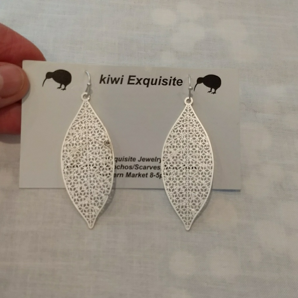 NWT leaf earrings