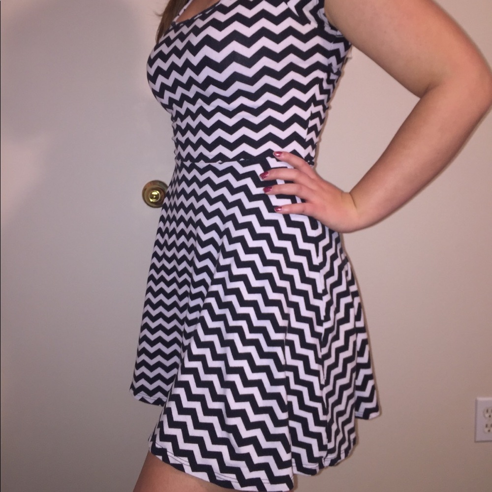 Short Black and white dress