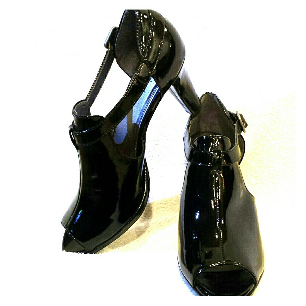 Black peep toe heel
