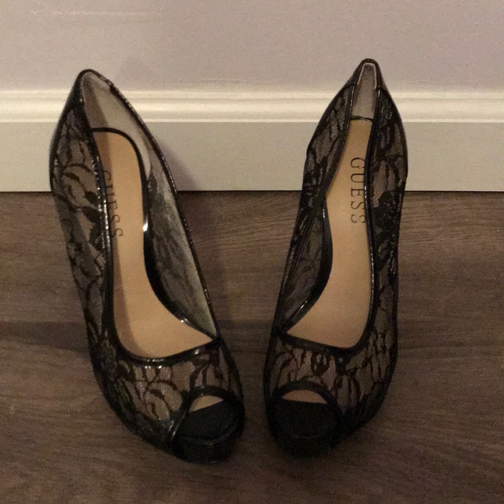 Guess pumps