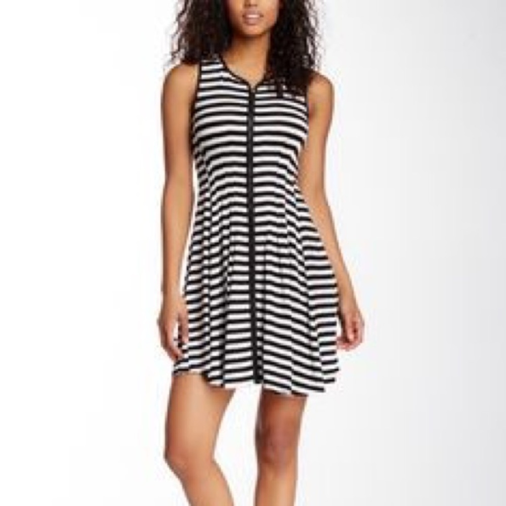 Betsey Johnson Zip Up Skater Dress size 6