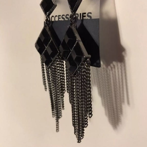 Long black earrings - Picture 3 of 4