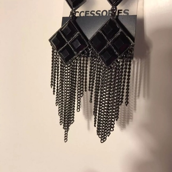 Long black earrings - Picture 4 of 4
