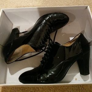 Nine West Mary Jane heels