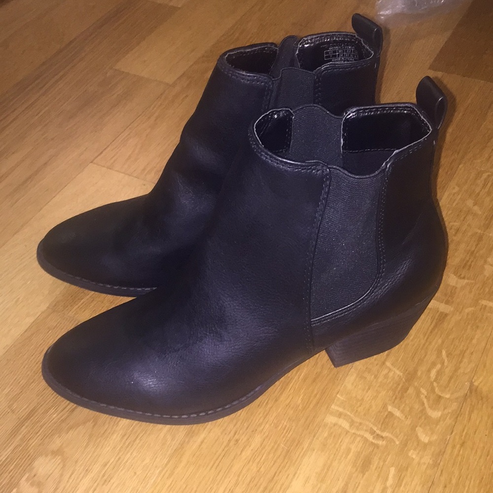 American eagle Chelsea ankle boots booties 7