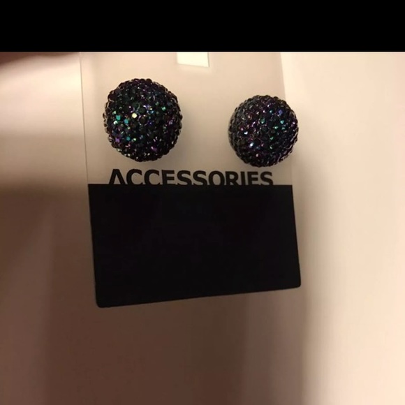 Earrings - Picture 1 of 1