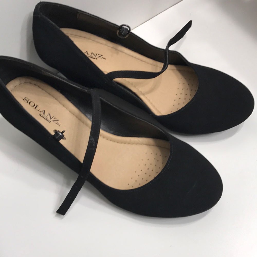 Black wedges with strap