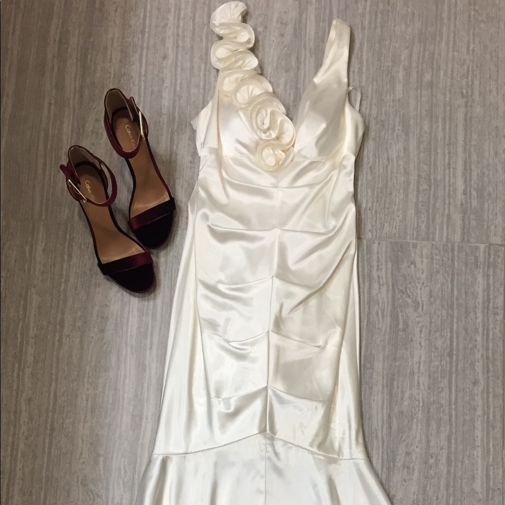 Gorgeous white/cream gown