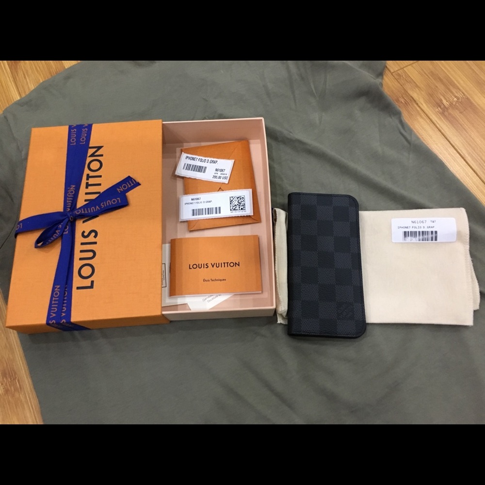 iPhone 7 or 8 Louis Vuitton graphite damier folio