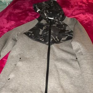 Gray with camo Nike Tech sweater (kids)