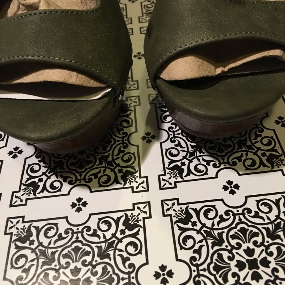 NWT Guess platform wedges lace up sage green sz 7 - Picture 8 of 8