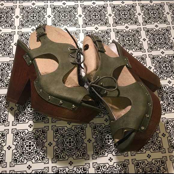 NWT Guess platform wedges lace up sage green sz 7 - Picture 4 of 8