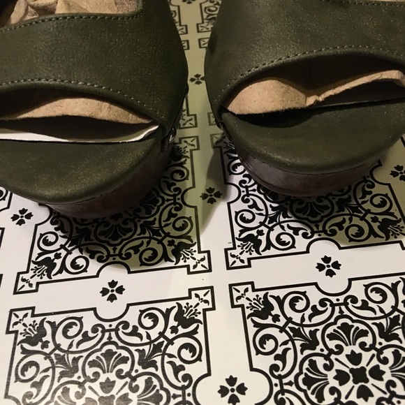 NWT Guess platform wedges lace up sage green sz 7 - Picture 8 of 8