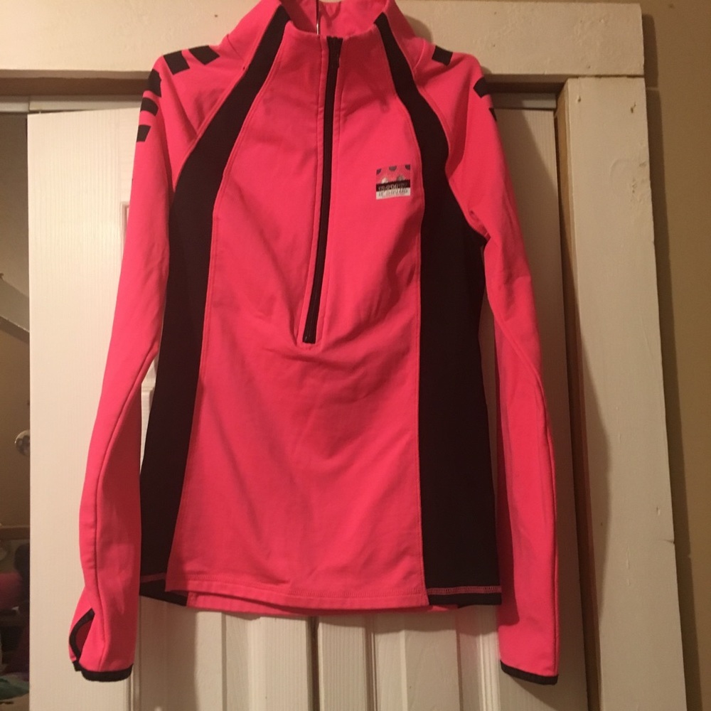 VS  ultimate half zip