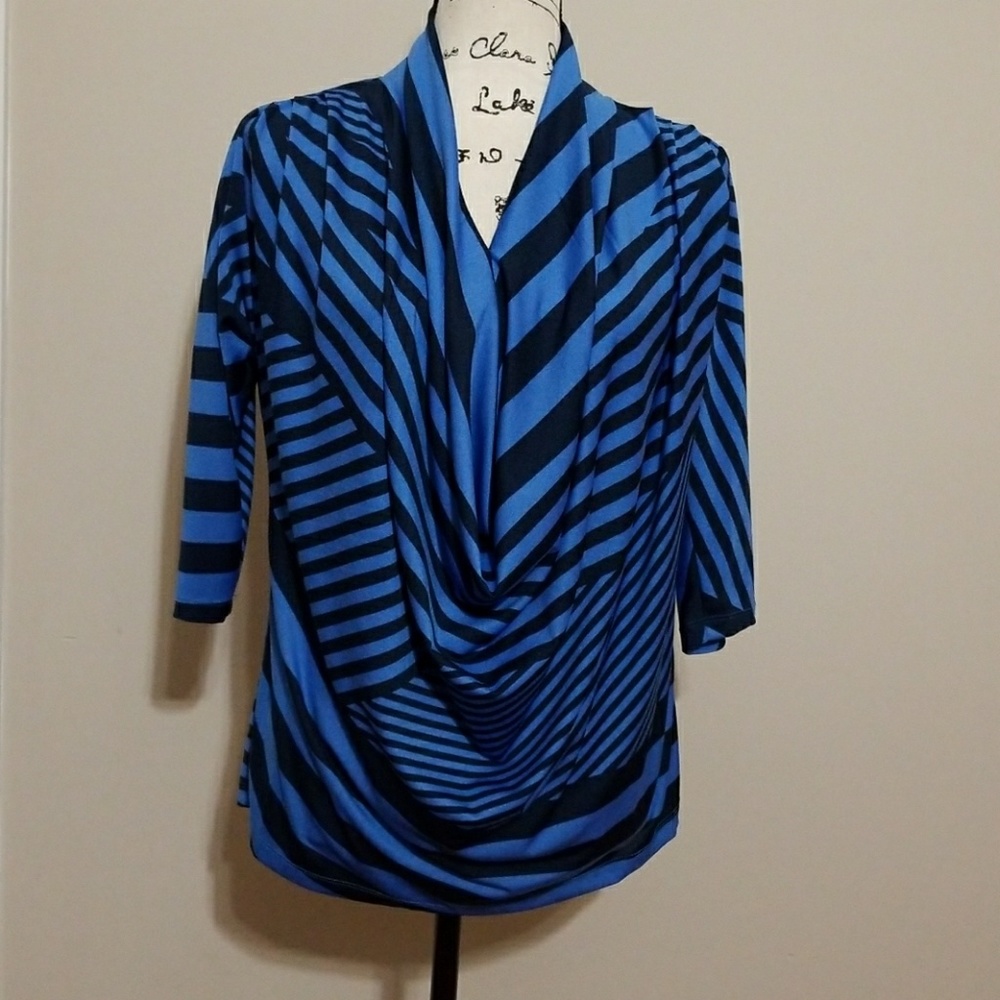 Blouse 3/4 sleeves.