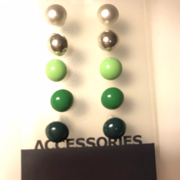 5 stud earrings - Picture 2 of 2