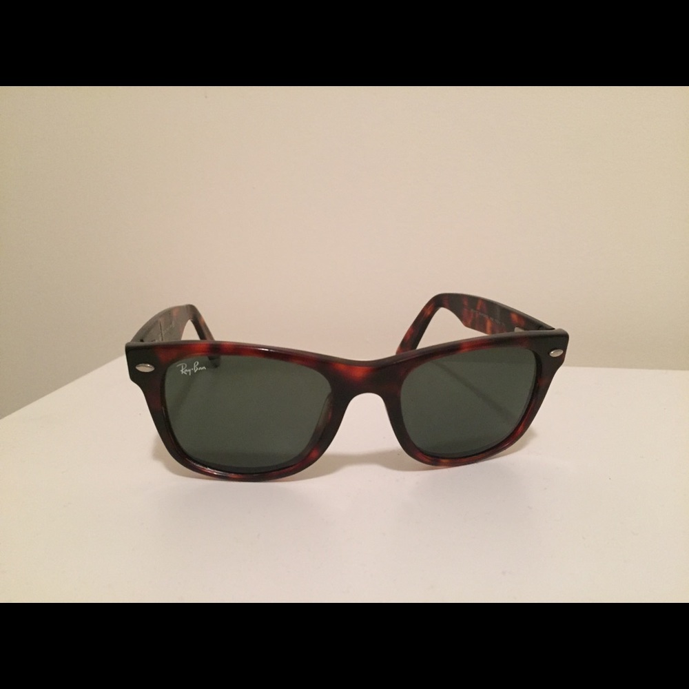 Ray-Ban Wayfarer Sunglasses in Tortoise