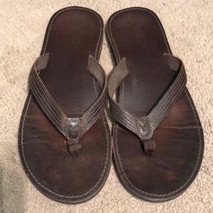 American Eagle flip flops
