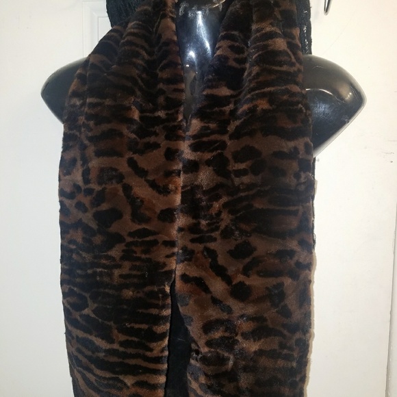 Cynthia Rose fur scarf - Picture 2 of 3