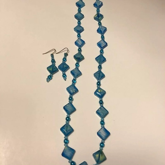 Handmade earrings and necklace pair - Picture 2 of 2