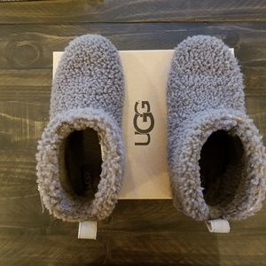 BRAND NEW UGG SLIPPERS