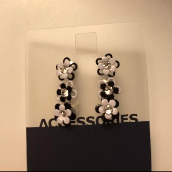 3 pairs of earrings - Picture 1 of 2