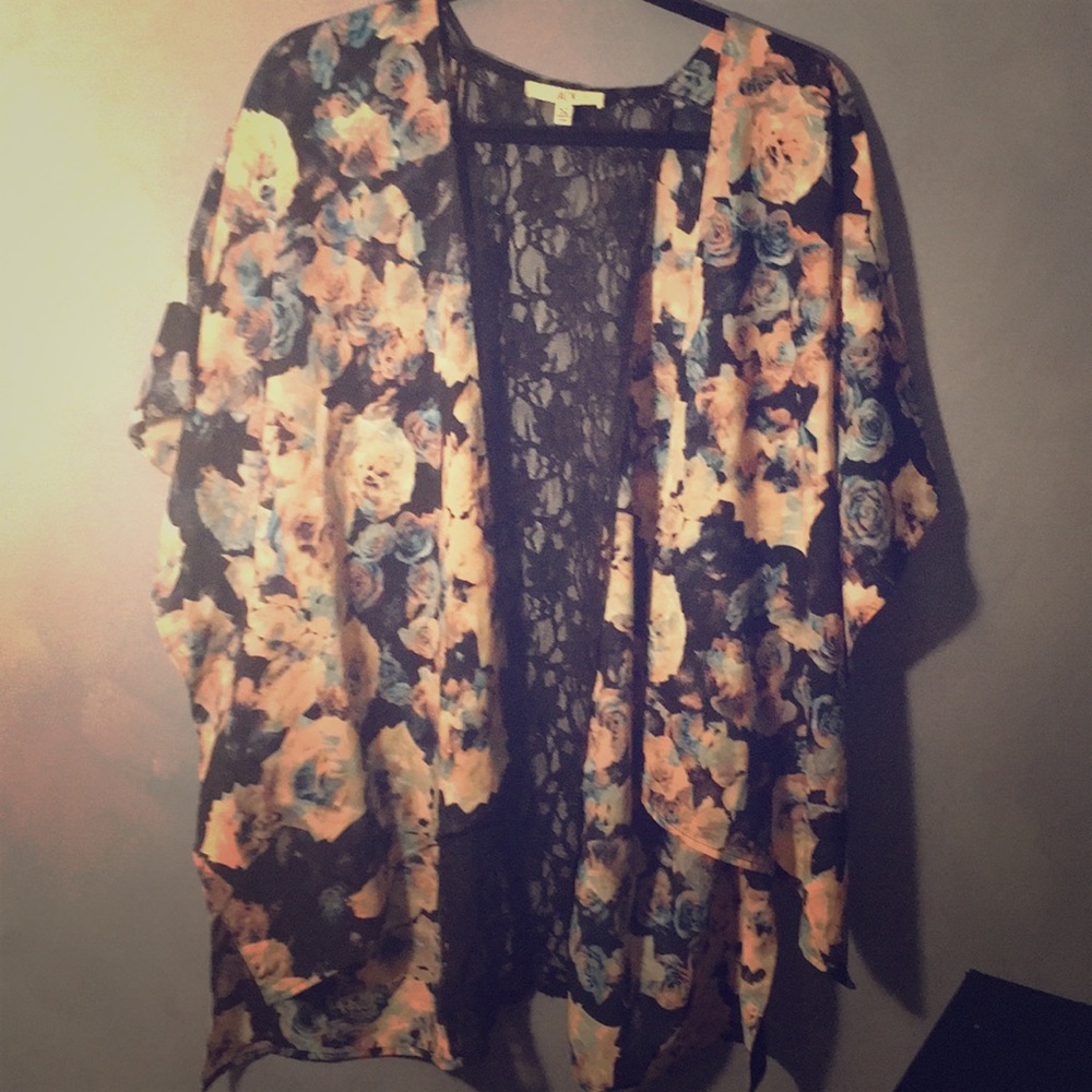 Floral lace kimono